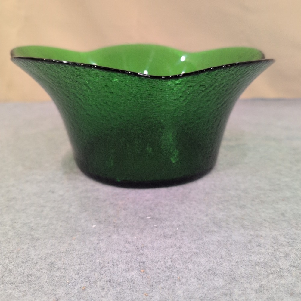 Vintage Emerald Green Crinkle Glass Scalloped Rim Decorative Bowl Centerpiece - Picture 2 of 7